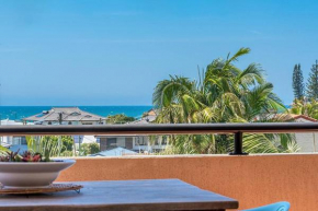 Twin Palms Lennox - Centrally located with ocean views.